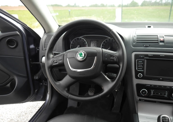 Skoda Octavia cena 24800 przebieg: 281485, rok produkcji 2011 z Ciechanów małe 277